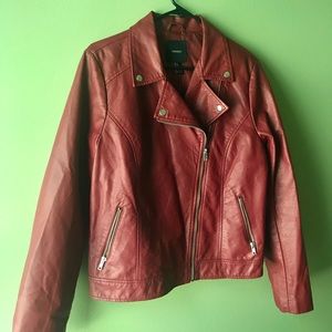 Red vinyl moto jacket Forever 21 NWT large